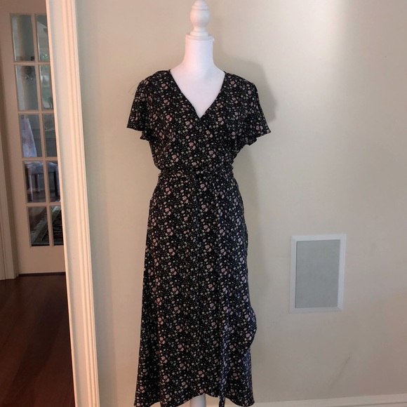 LOFT Dresses & Skirts - Loft floral wrap dress. Size 8. Good condition.